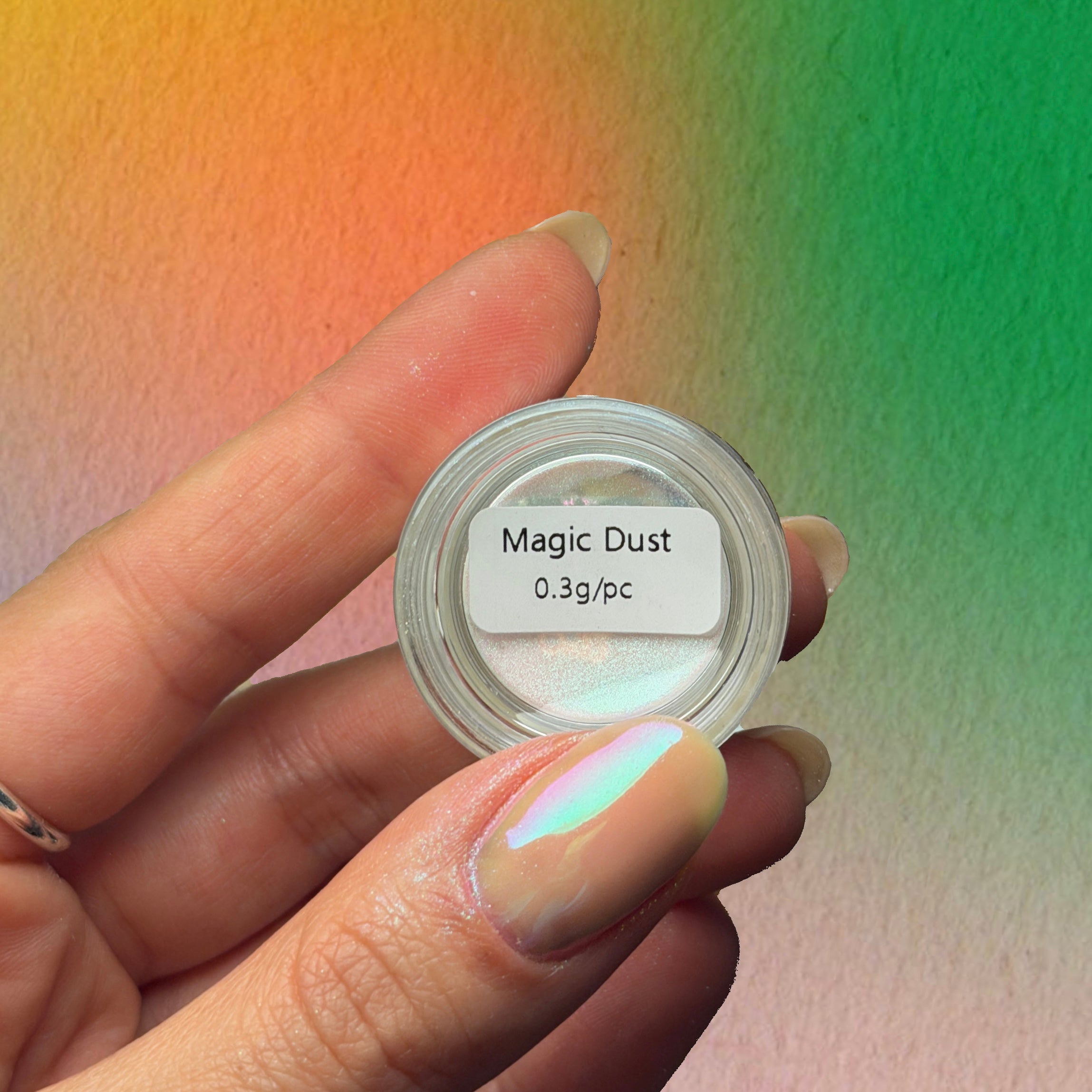 Pyłek do paznokci Magic Dust od Very You, tęczowy-transparentny efekt na paznokciach